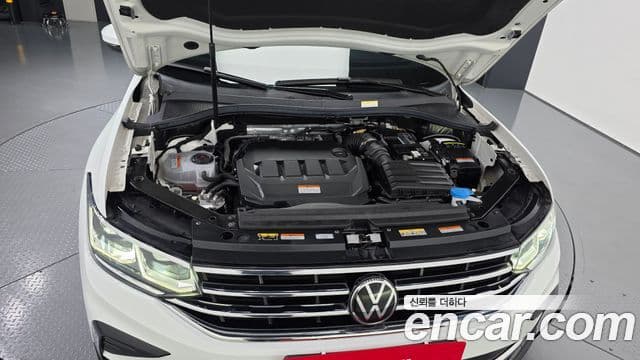 Volkswagen Tiguan 2023 — ფოტო 30/33