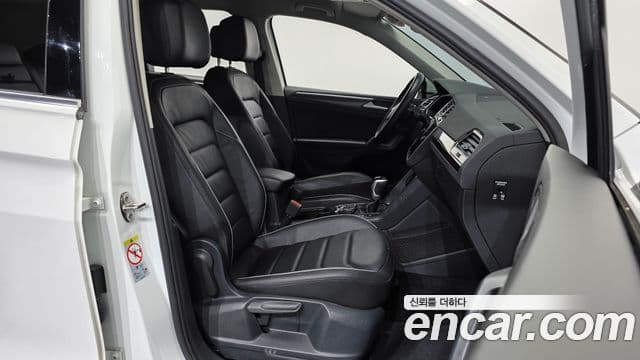 Volkswagen Tiguan 2023 — ფოტო 4/33