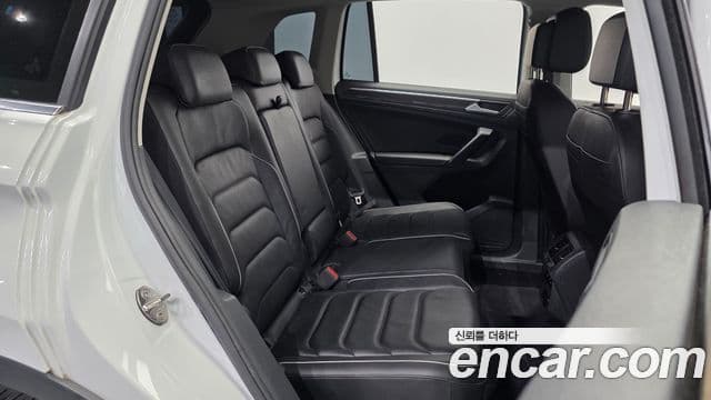 Volkswagen Tiguan 2023 — ფოტო 8/33