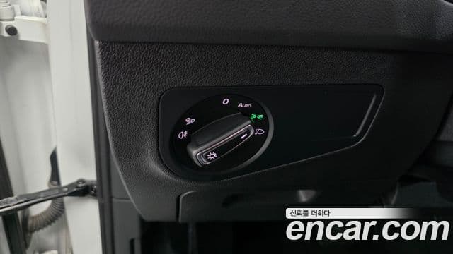 Volkswagen Tiguan 2023 — ფოტო 31/33