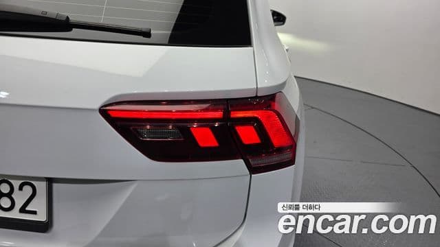 Volkswagen Tiguan 2023 — ფოტო 27/33