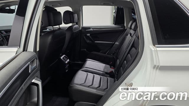 Volkswagen Tiguan 2023 — ფოტო 22/33