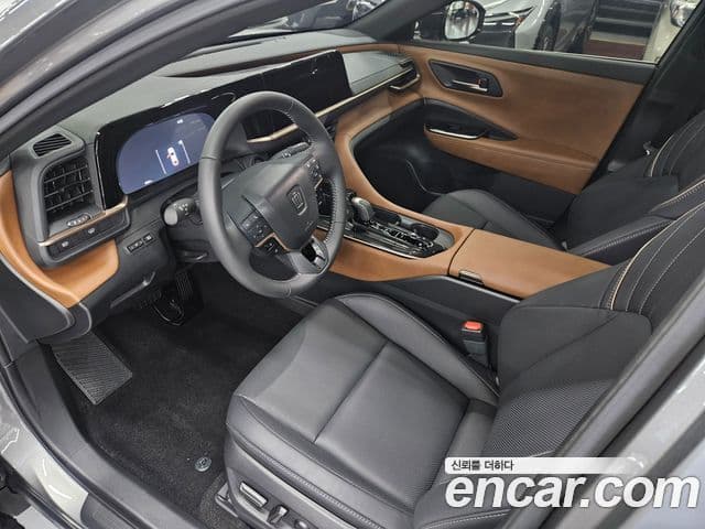 Toyota Crown Crossover 2025 — Фото 8/18