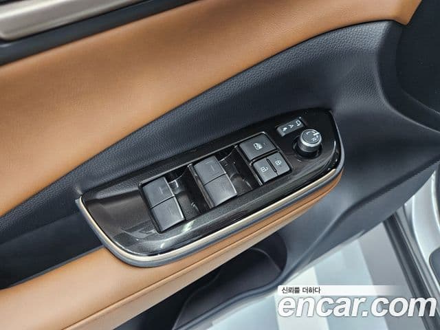 Toyota Crown Crossover 2025 — Фото 11/18