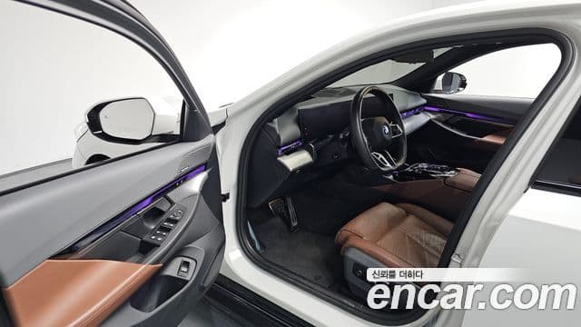 BMW i5 2024 — ფოტო 16/36