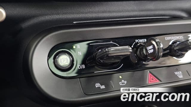 Mini Cooper Electric 2024 — ფოტო 2/35