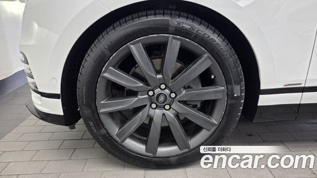 Land Rover Range Rover Velar 2019 — Şəkil 10/37
