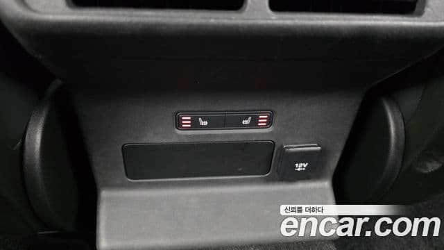 Land Rover Range Rover Velar 2019 — Şəkil 18/37