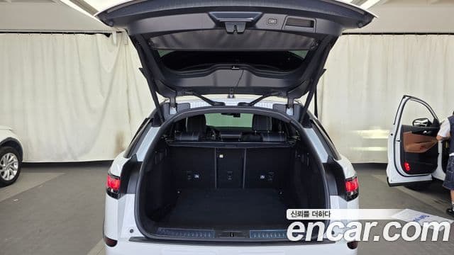 Land Rover Range Rover Velar 2019 — Şəkil 16/37