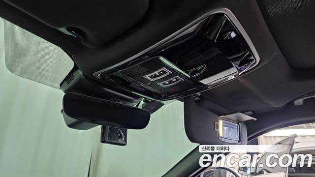 Land Rover Range Rover Velar 2019 — Şəkil 15/37