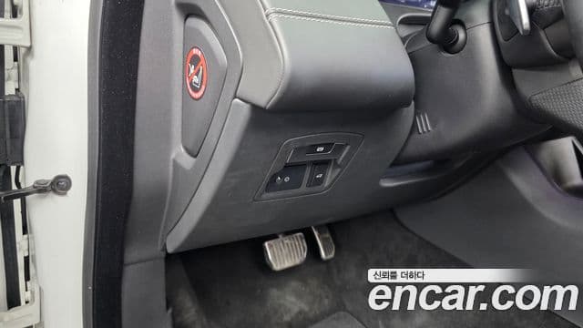 Land Rover Range Rover Velar 2019 — Şəkil 8/37