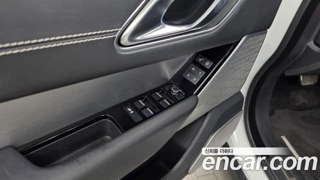 Land Rover Range Rover Velar 2019 — Şəkil 34/37