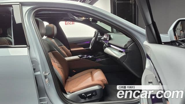 BMW 5 Series 2024 — ფოტო 14/20