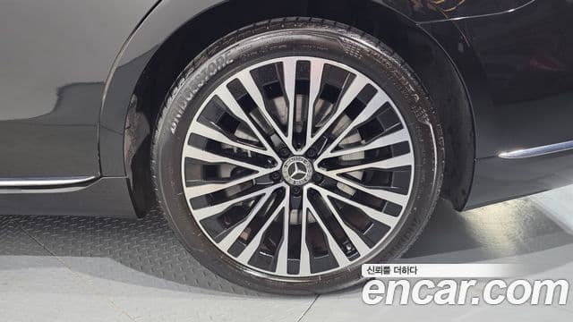 Mercedes-Benz S-Class 2021 — Photo 14/35