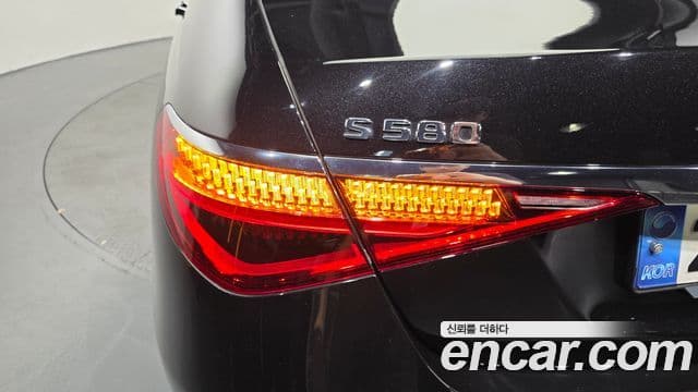Mercedes-Benz S-Class 2021 — Photo 17/35