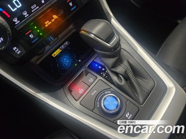 Toyota RAV4 2025 — Photo 15/18
