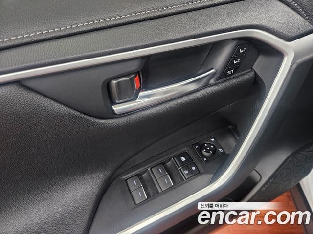 Toyota RAV4 2025 — Photo 17/18