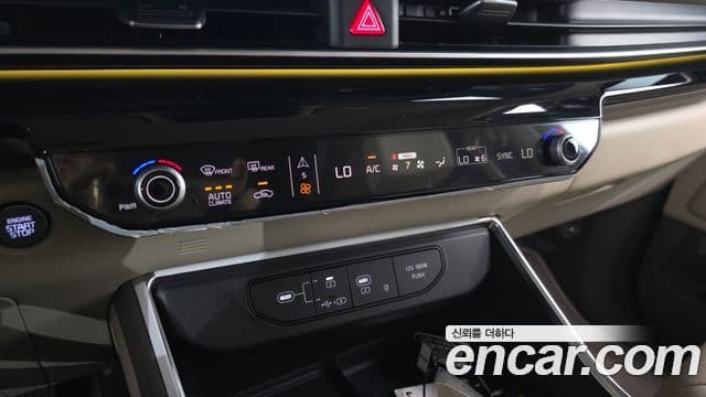 Kia Carnival 2024 — Фото 17/20