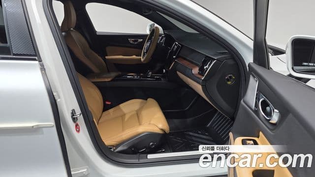 Volvo V60 Cross Country 2020 — Фото 11/20