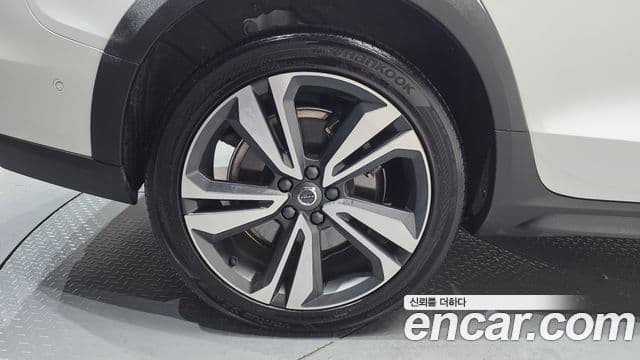 Volvo V60 Cross Country 2020 — ფოტო 22/32