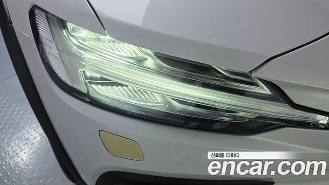 Volvo V60 Cross Country 2020 — ფოტო 21/32