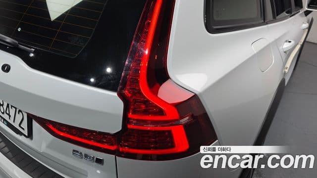 Volvo V60 Cross Country 2020 — ფოტო 14/32