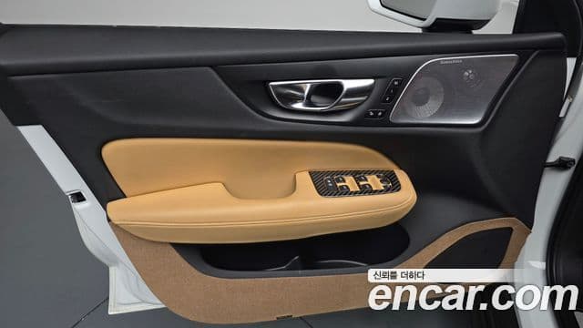 Volvo V60 Cross Country 2020 — ფოტო 18/32