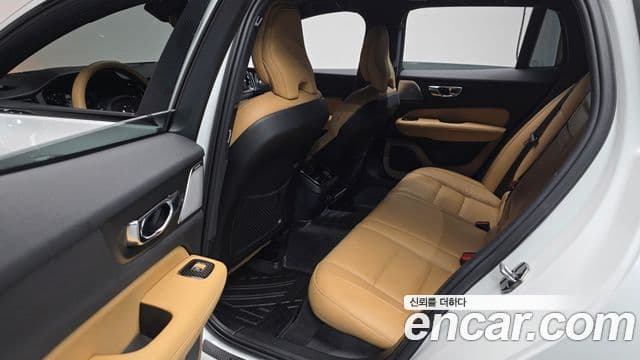 Volvo V60 Cross Country 2020 — ფოტო 19/32
