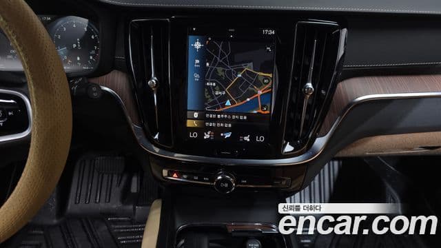Volvo V60 Cross Country 2020 — ფოტო 2/32