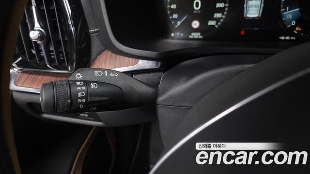 Volvo V60 Cross Country 2020 — ფოტო 31/32