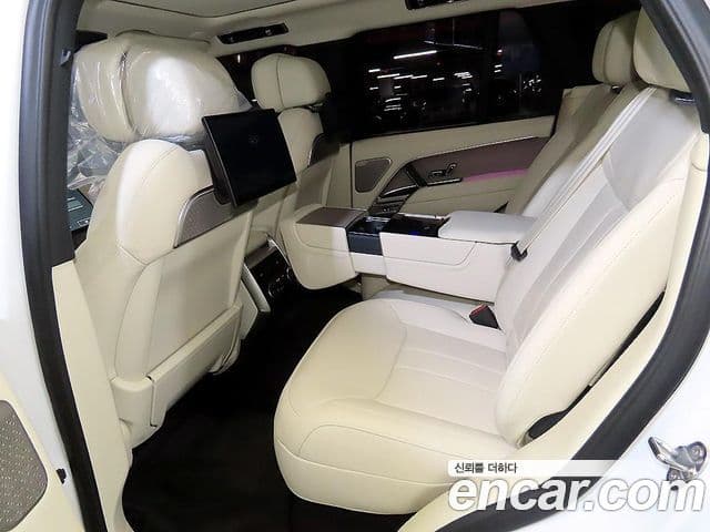 Land Rover Range Rover 2025 — ფოტო 7/15