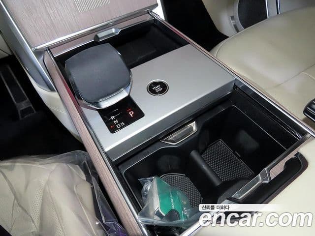 Land Rover Range Rover 2025 — ფოტო 1/15