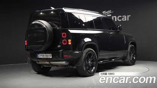 Land Rover Defender 2022 — Photo 17/40