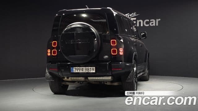 Land Rover Defender 2022 — Photo 27/40