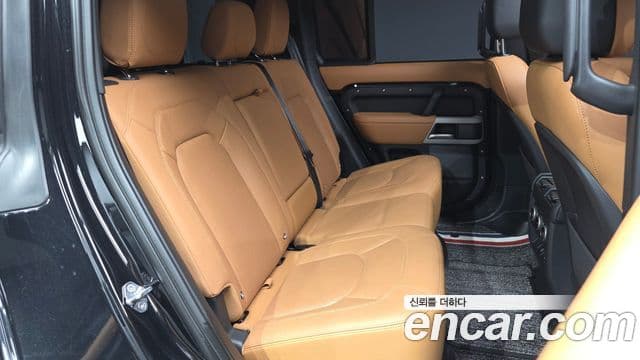 Land Rover Defender 2022 — Photo 4/40