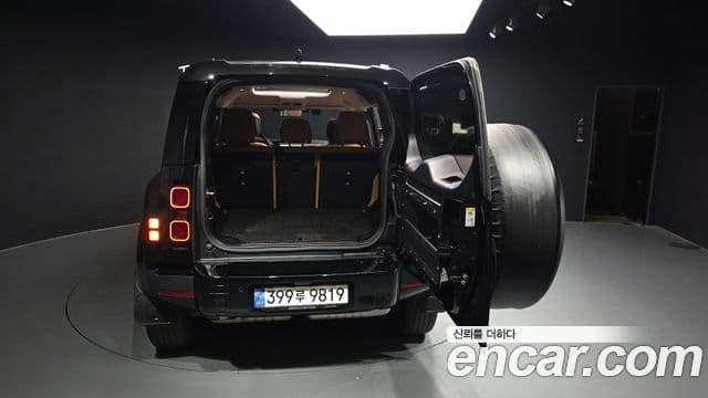 Land Rover Defender 2022 — Photo 13/40