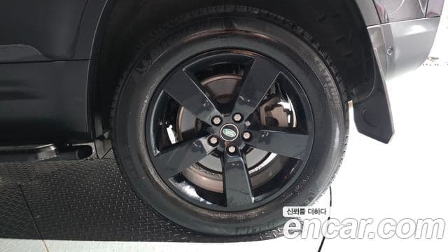 Land Rover Defender 2022 — Photo 5/40