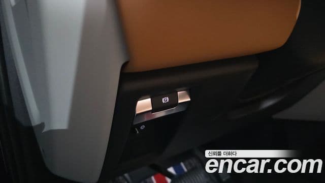 Land Rover Defender 2022 — Photo 37/40