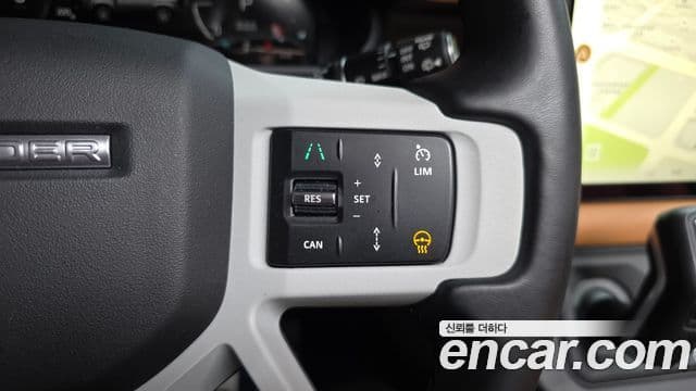 Land Rover Defender 2022 — Photo 8/40
