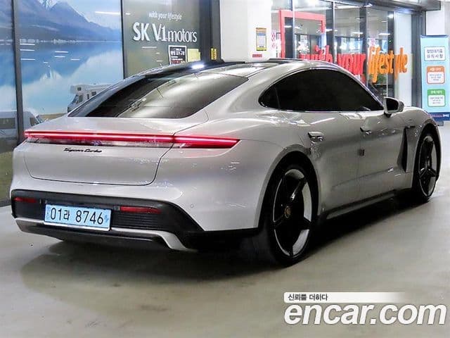 Porsche Taycan 2024 — Photo 10/20