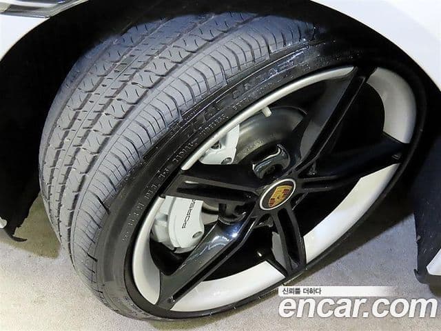 Porsche Taycan 2024 — Photo 14/20