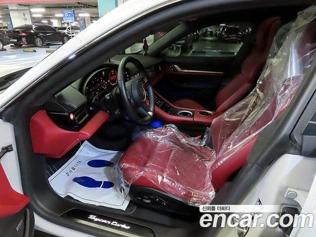 Porsche Taycan 2024 — Photo 8/20