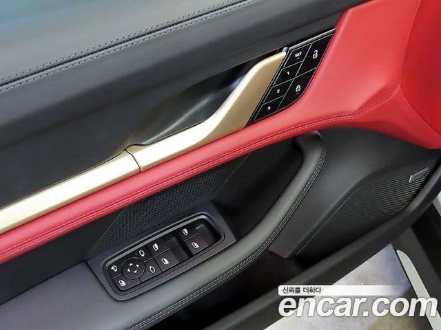 Porsche Taycan 2024 — Photo 16/20
