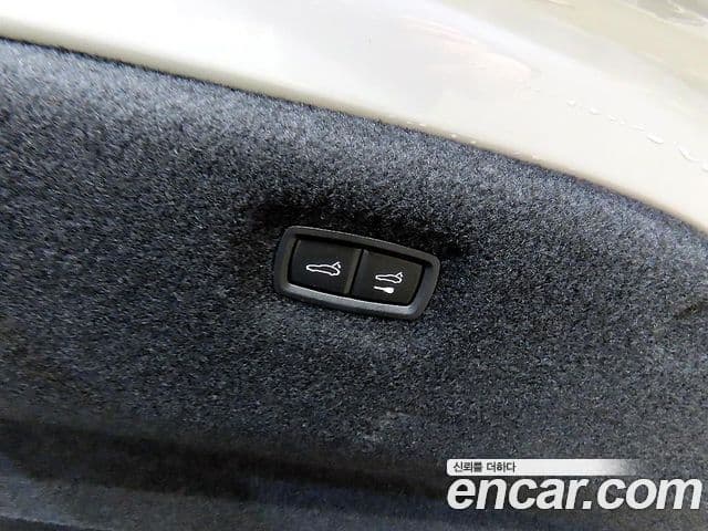 Porsche Taycan 2024 — Photo 7/20