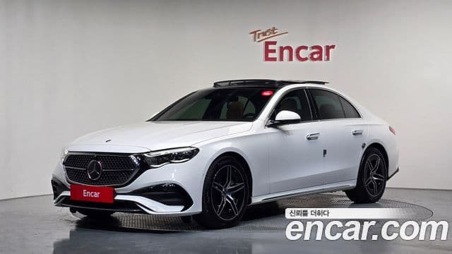 Mercedes-Benz E-Class 2025 — Photo 12/20