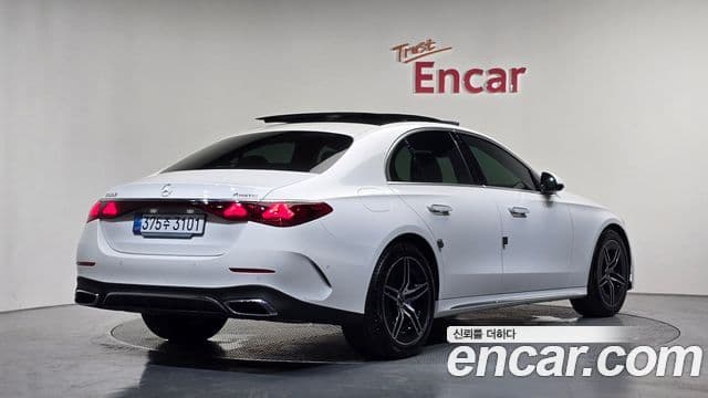 Mercedes-Benz E-Class 2025 — Photo 14/20