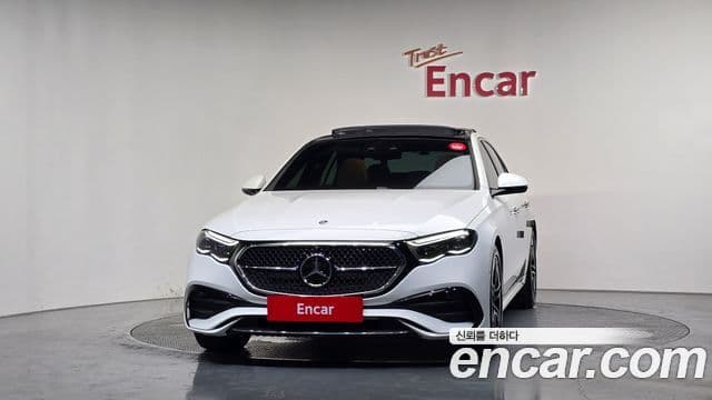 Mercedes-Benz E-Class 2025 — Photo 13/20