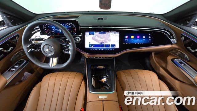 Mercedes-Benz E-Class 2025 — Photo 9/20