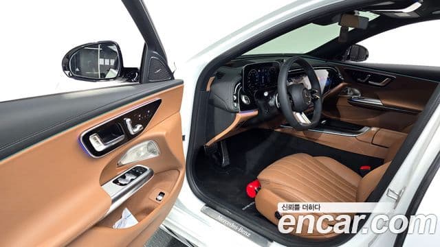 Mercedes-Benz E-Class 2025 — Photo 16/20