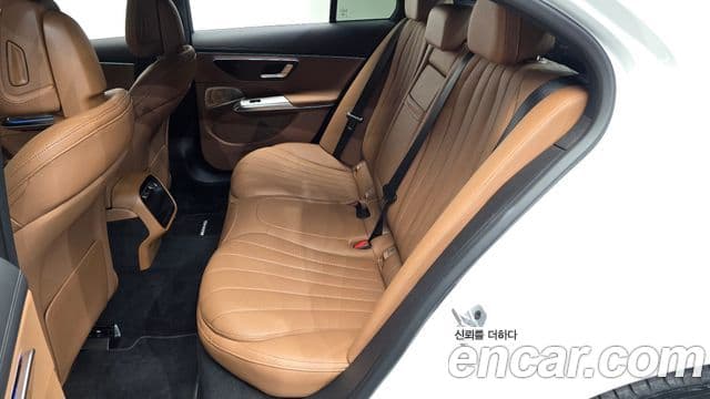 Mercedes-Benz E-Class 2025 — Photo 15/20